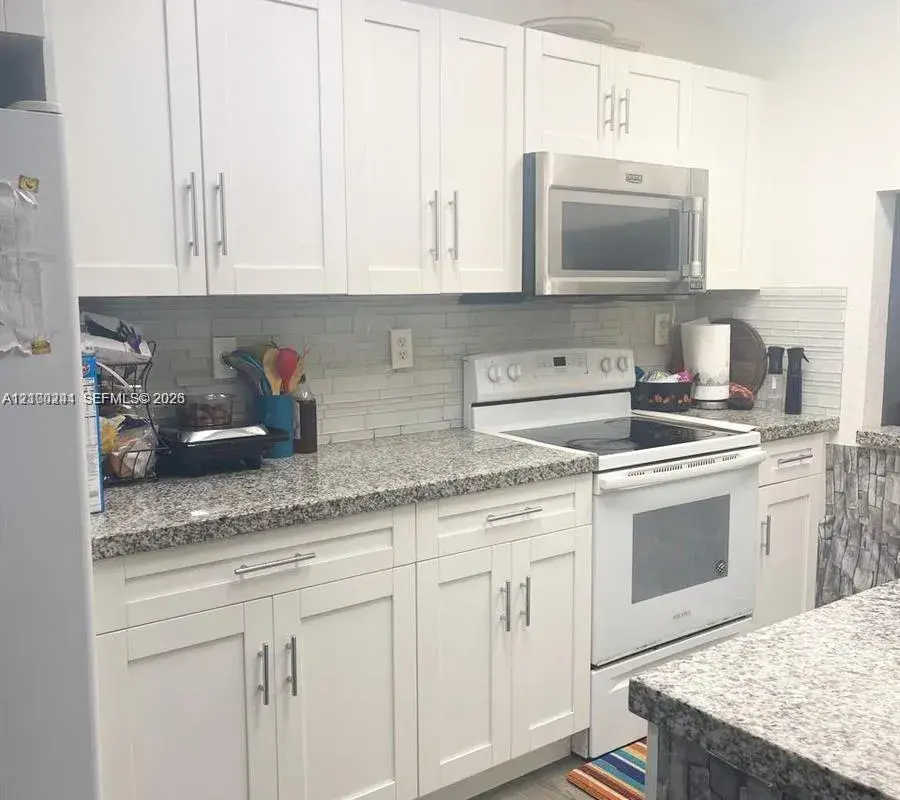 177 Lakeview Dr # 104, Weston FL 33326