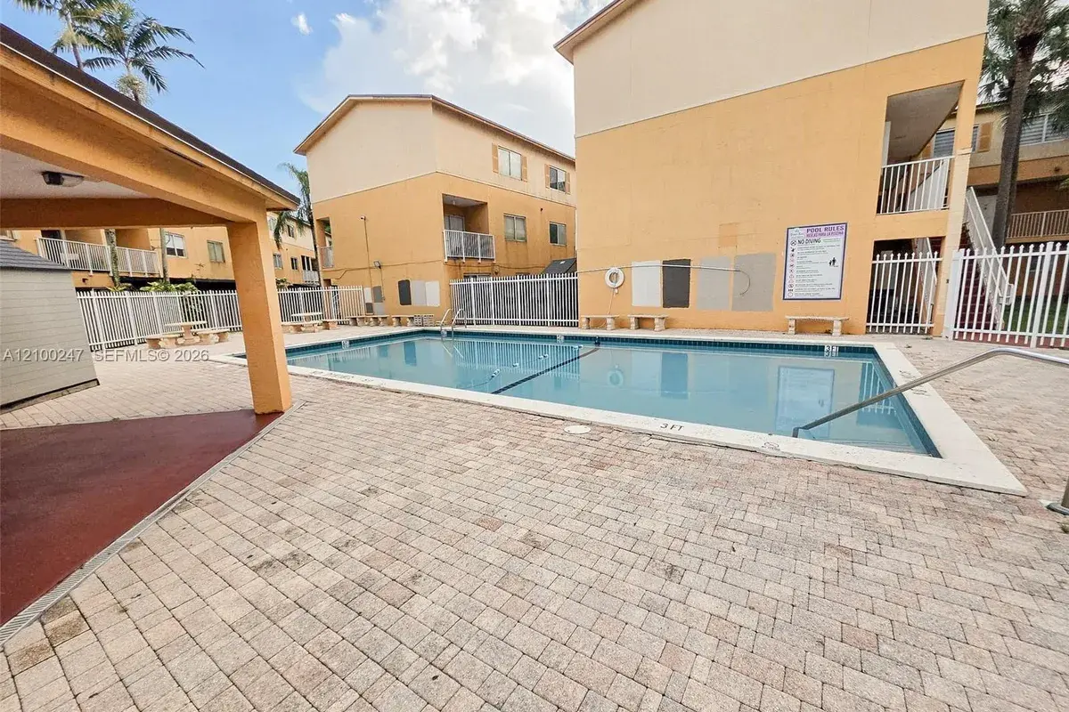 6235 Kendale Lakes Cir # 236, Miami FL 33183