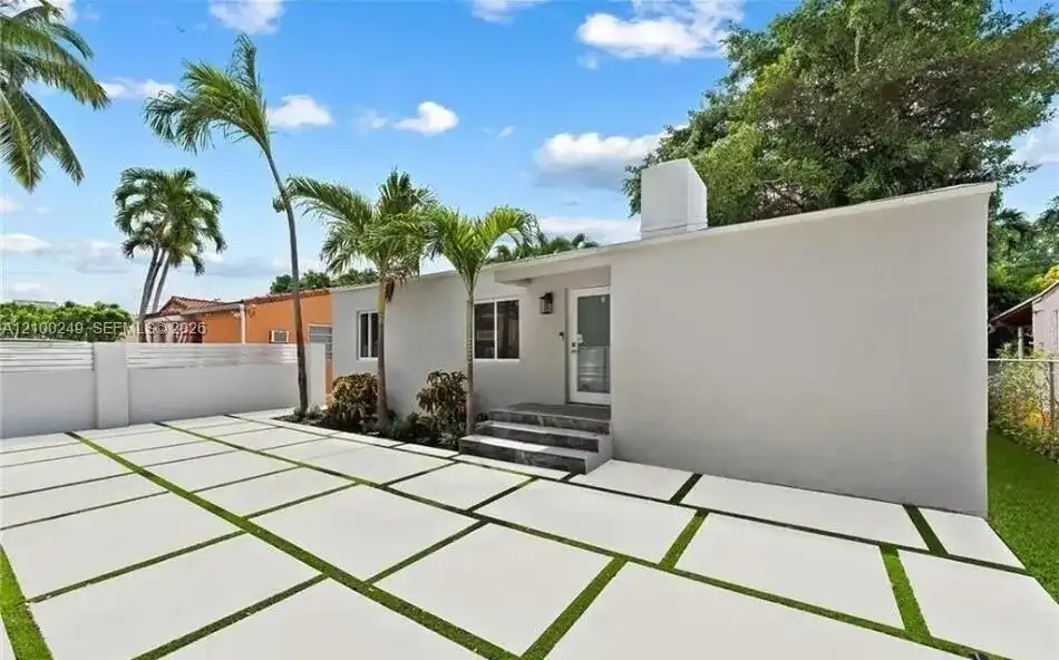 2810 SW 12th St, Miami FL 33135