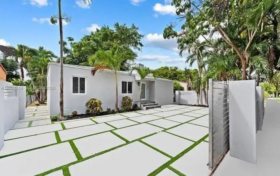 2810 SW 12th St, Miami FL 33135 photo 2