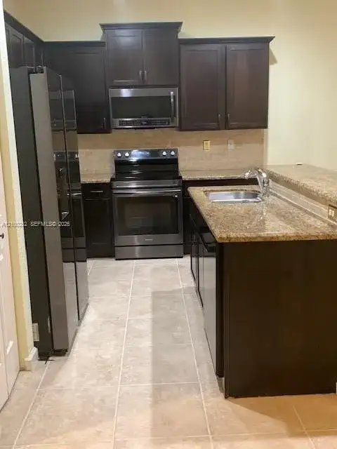 242 SW 7th Ct, Pompano Beach FL 33060 photo 3