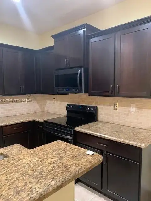 242 SW 7th Ct, Pompano Beach FL 33060 photo 4