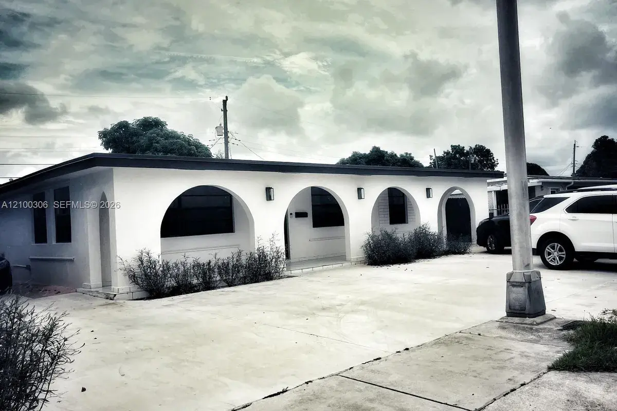 351 W 36th St, Hialeah FL 33012
