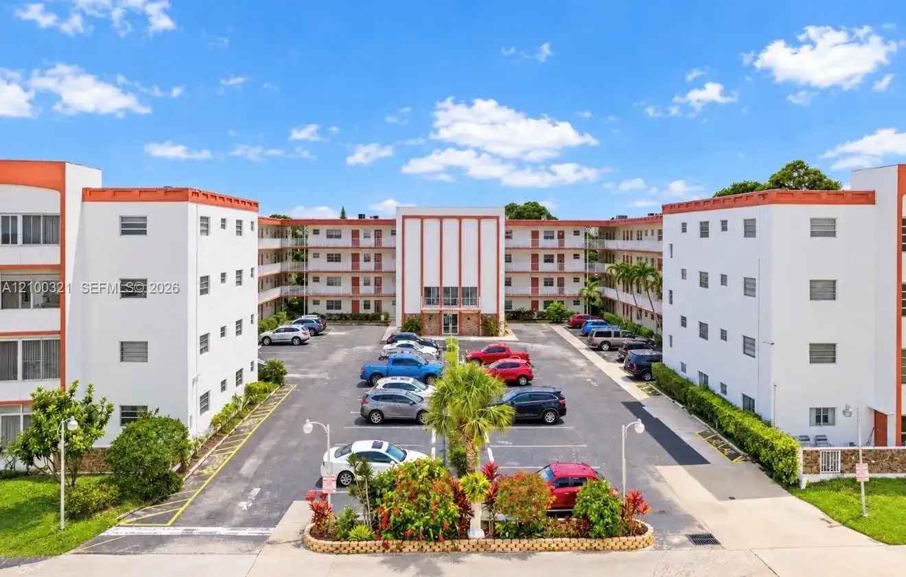 4000 NW 44th Ave # 113, Lauderdale Lakes FL 33319