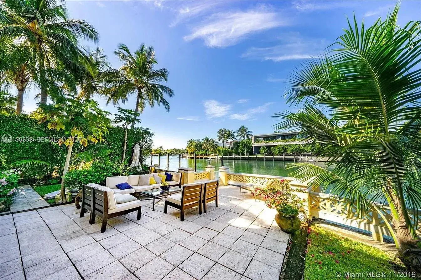 4812 Pine Tree Dr # 210, Miami Beach FL 33140