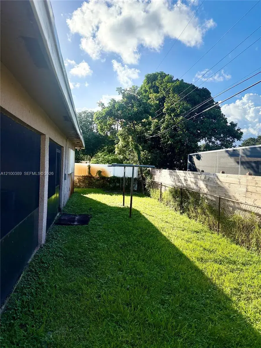 3851 SW 11th St, Fort Lauderdale FL 33312