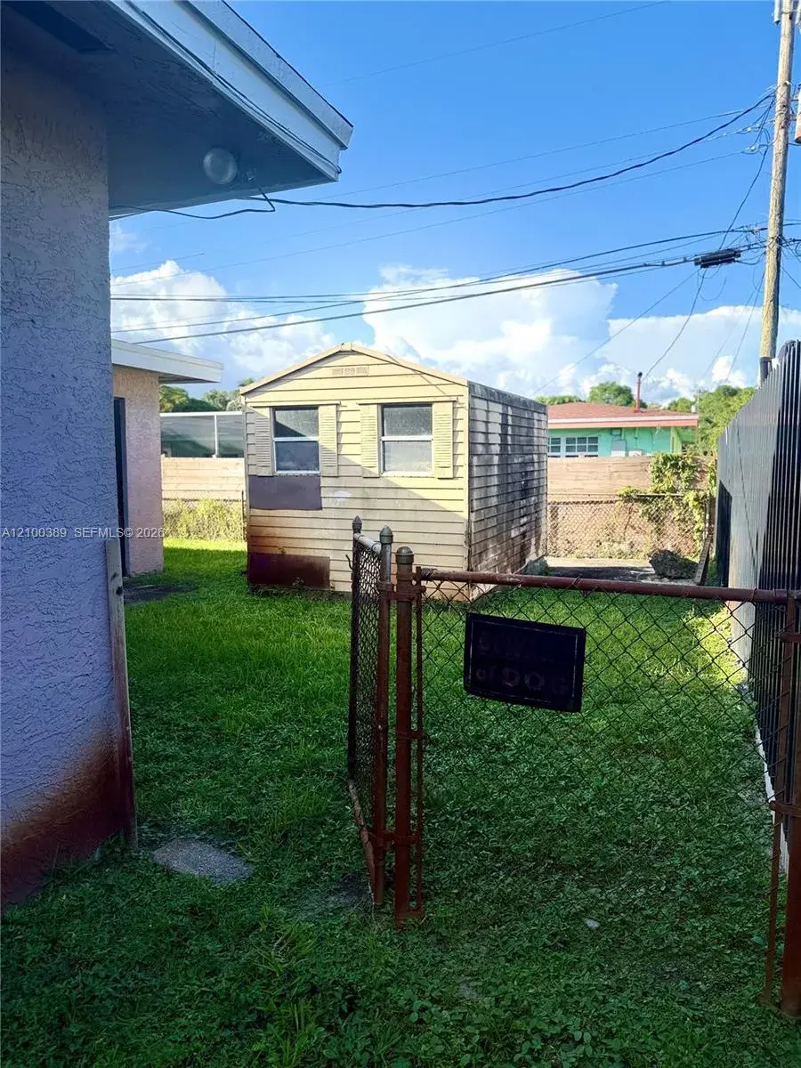 3851 SW 11th St, Fort Lauderdale FL 33312