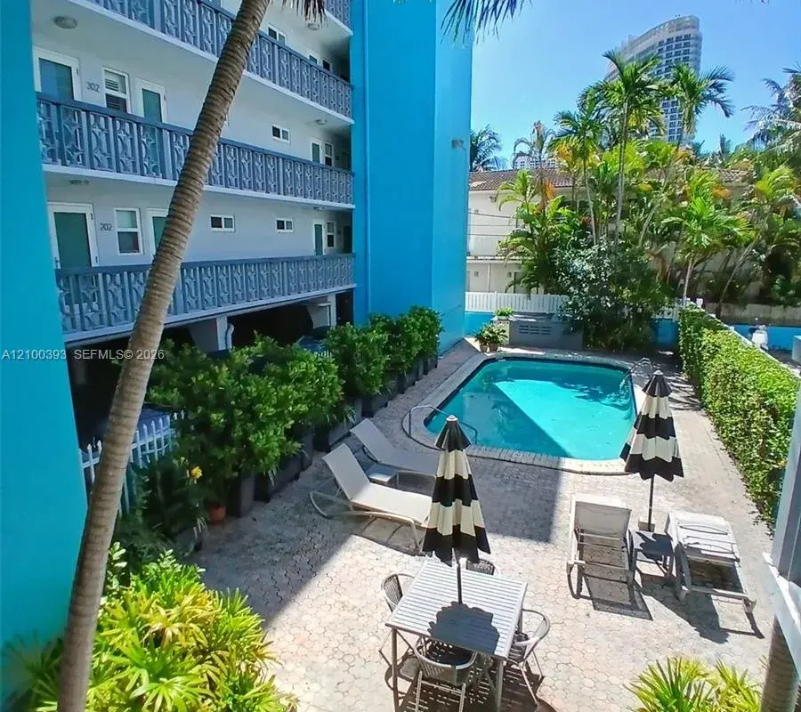 1400 Lincoln Rd # 301, Miami Beach FL 33139