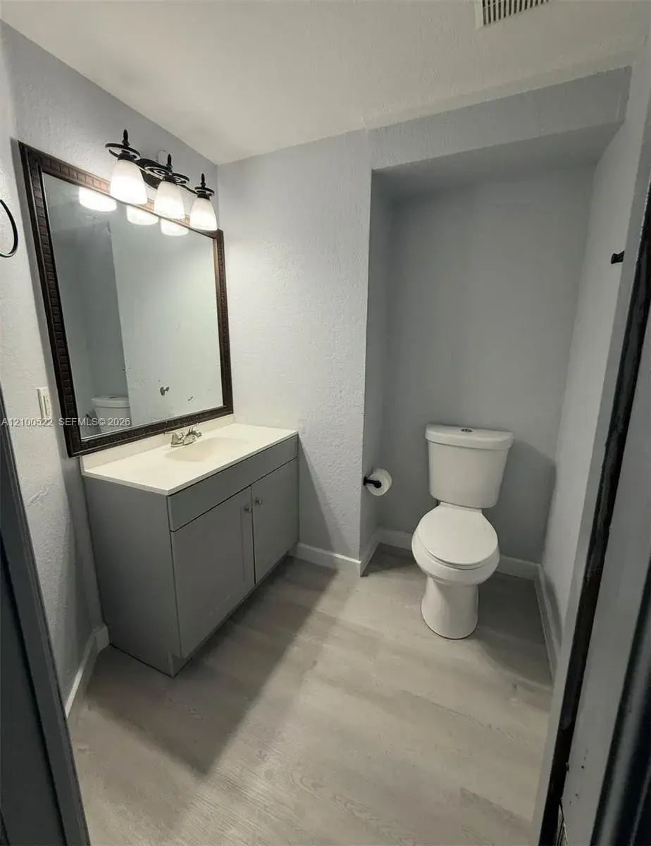 17800 NW 73rd Ave # 21, Hialeah FL 33015