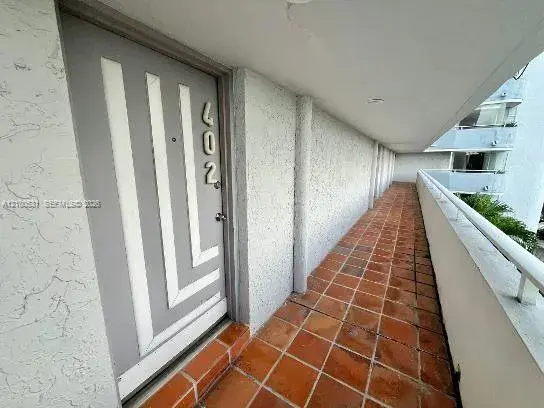 1650 NE 115th St # 402, Miami FL 33181