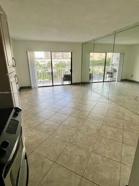 1650 NE 115th St # 402, Miami FL 33181