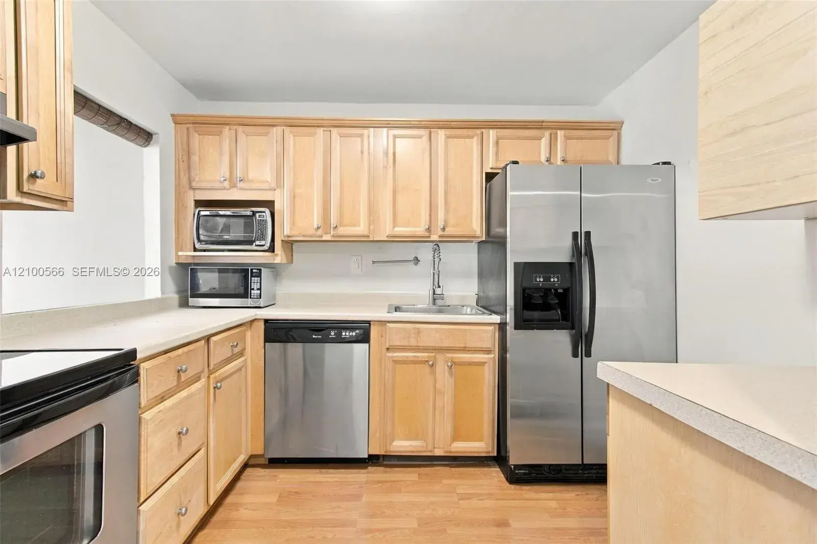 1000 Parkview Dr # 627, Hallandale Beach FL 33009