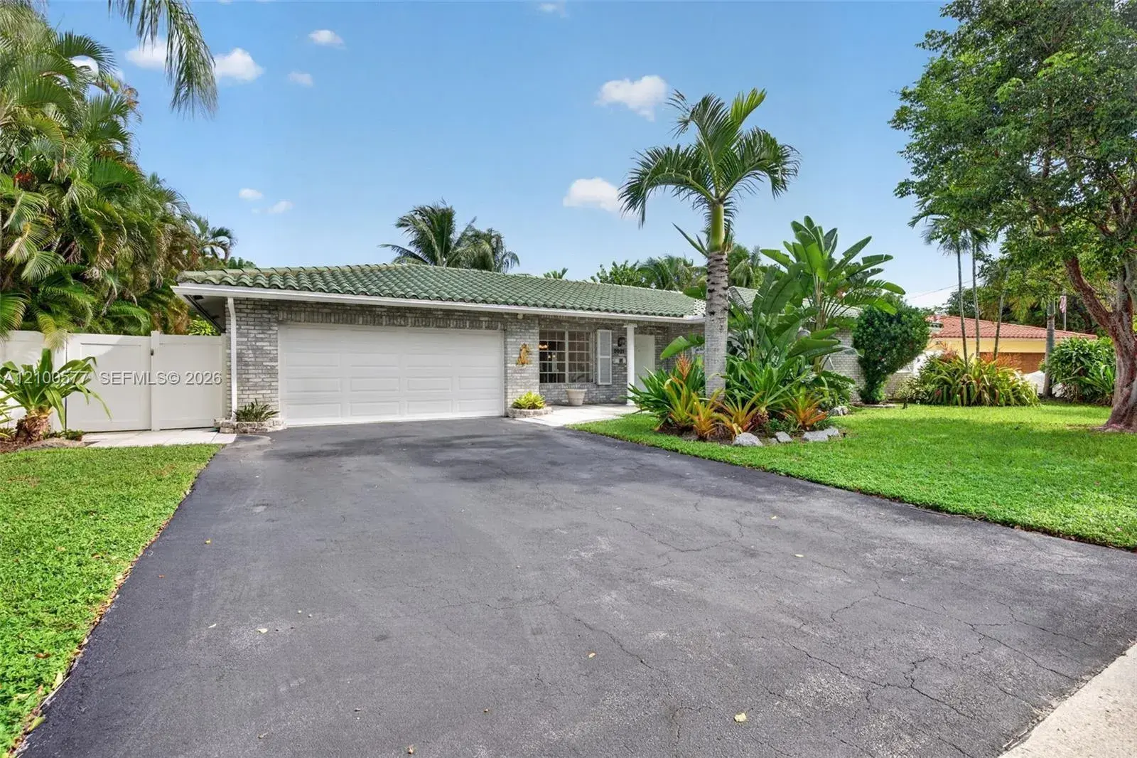 5921 SW 15th St, Plantation FL 33317