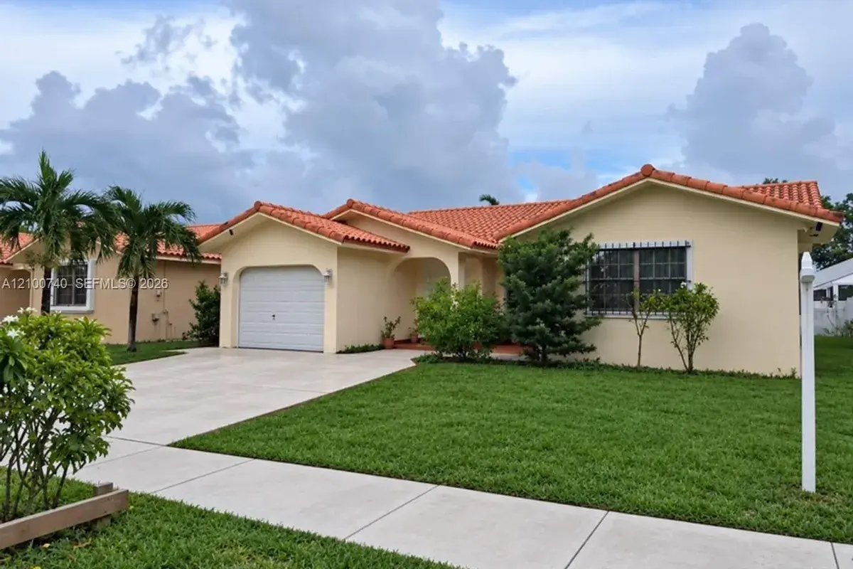 7557 W 4th Ln, Hialeah FL 33014