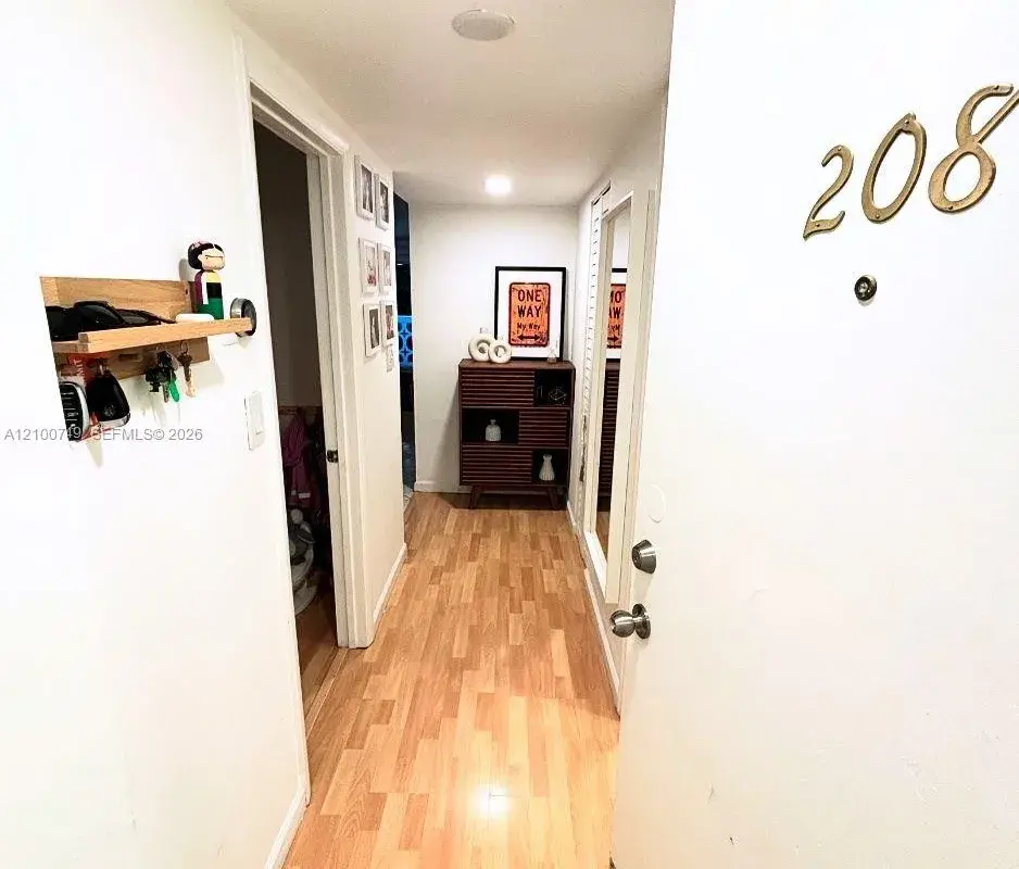 1020 Meridian Ave # 208, Miami Beach FL 33139