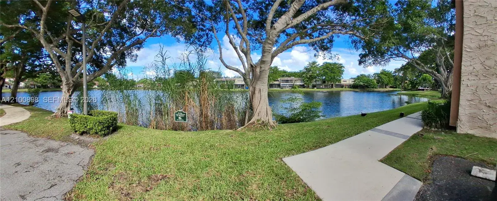 108 Wimbledon Lake Dr, Plantation FL 33324