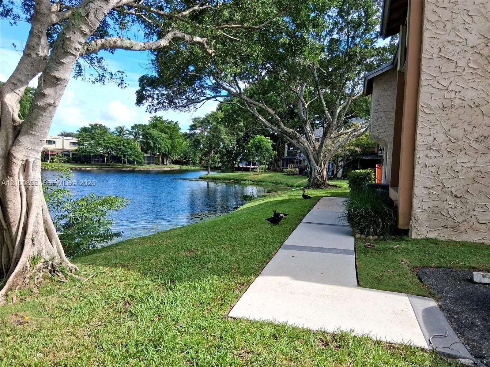 108 Wimbledon Lake Dr, Plantation FL 33324