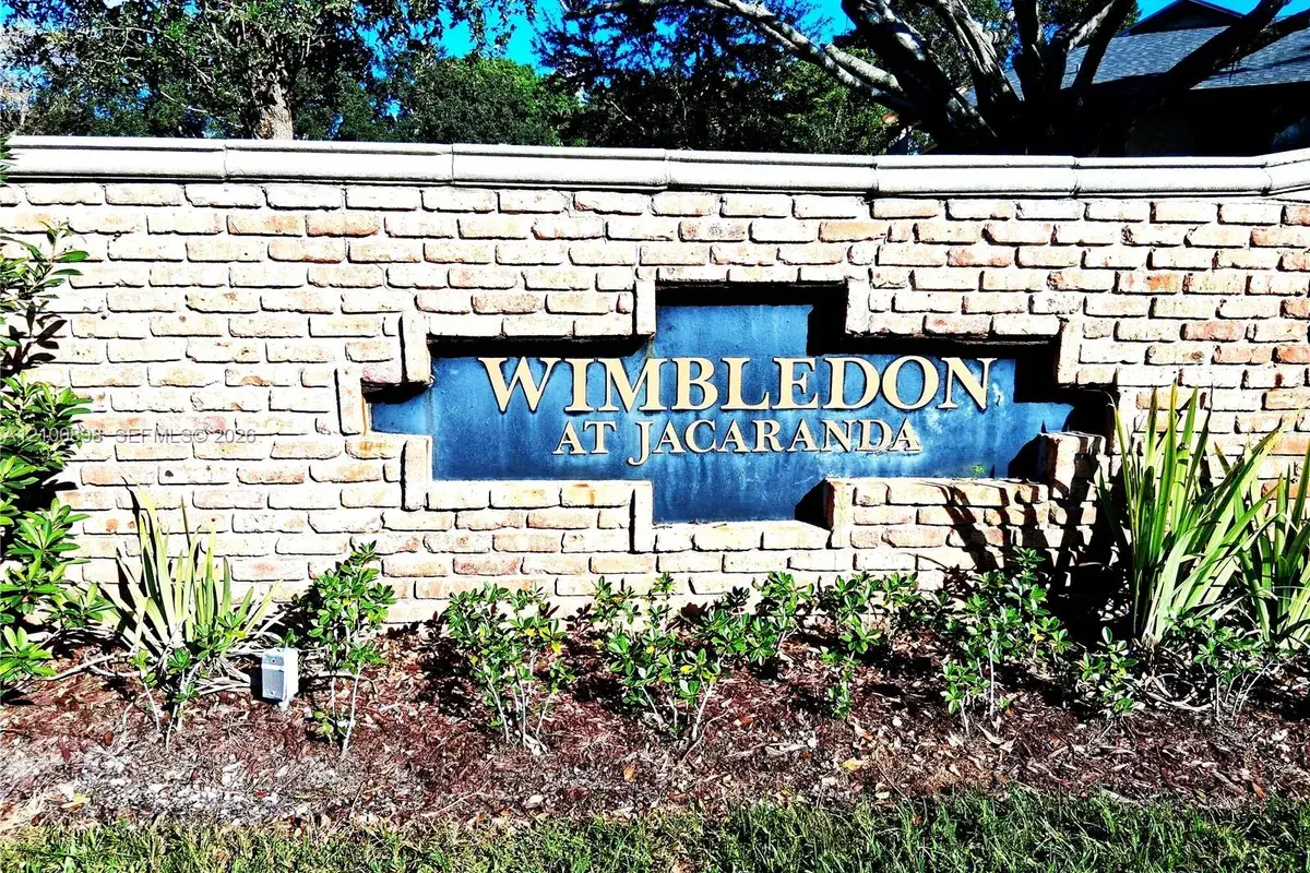 108 Wimbledon Lake Dr, Plantation FL 33324