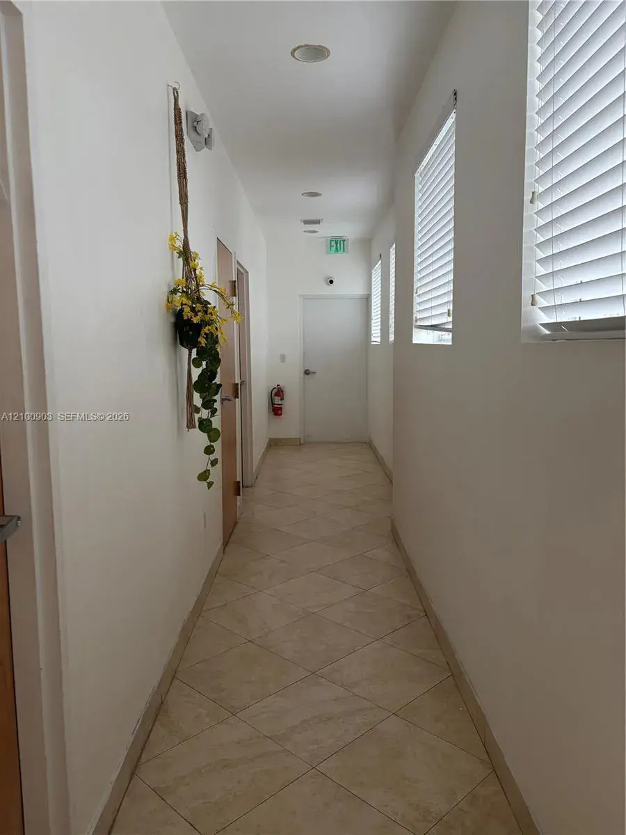 18315 W Dixie Hwy, North Miami Beach FL 33160