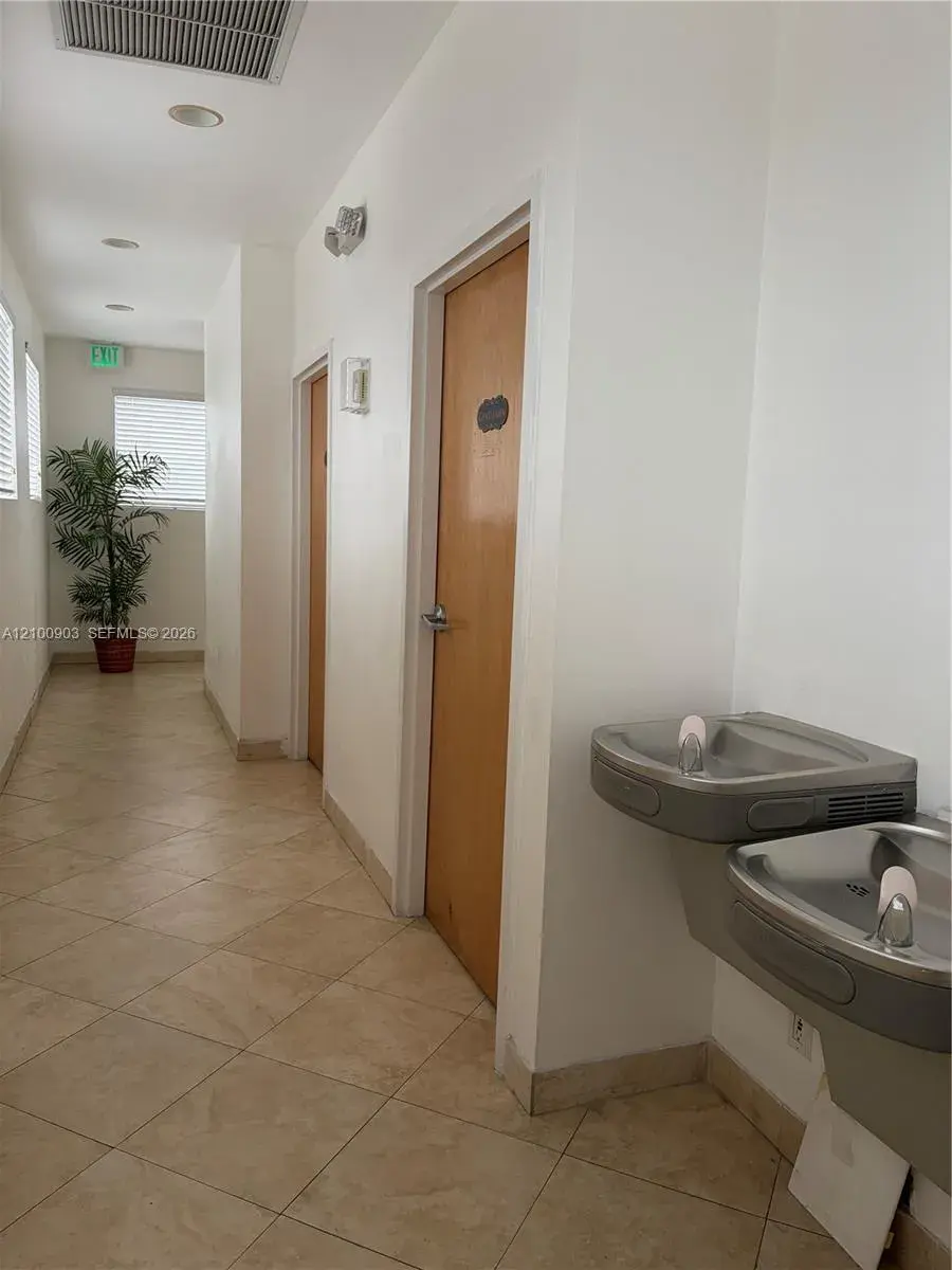 18315 W Dixie Hwy, North Miami Beach FL 33160