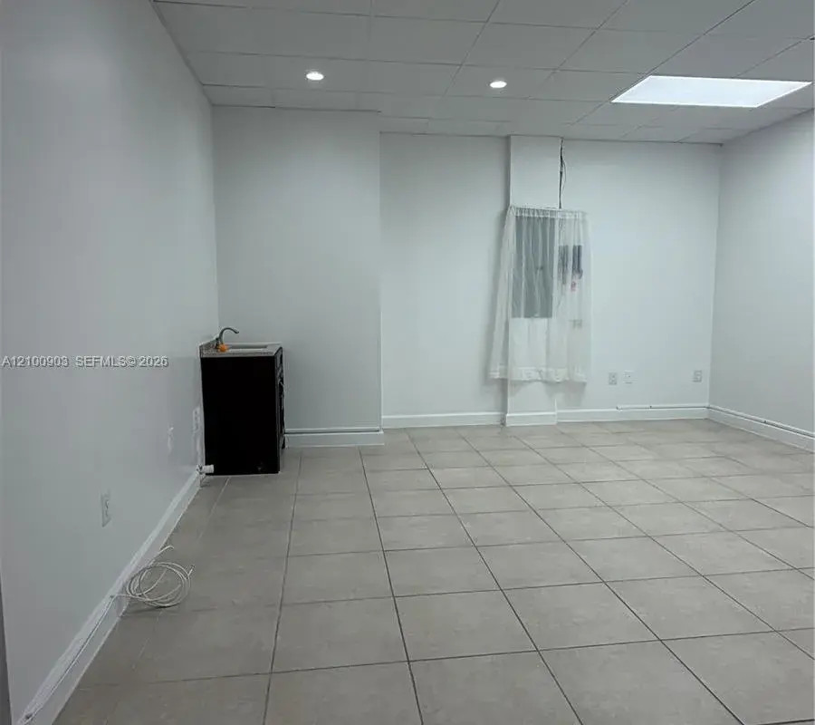18315 W Dixie Hwy, North Miami Beach FL 33160