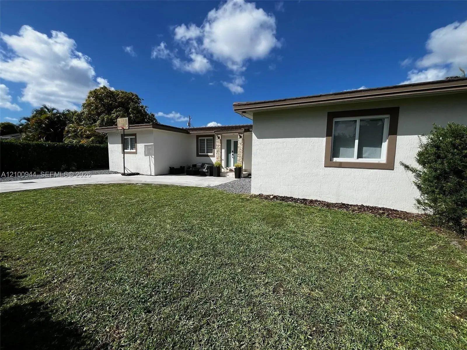 9975 NW 27th Ter, Doral FL 33172