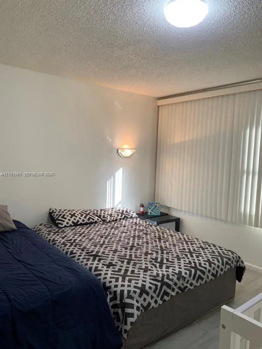 300 Berkley Rd # 312, Hollywood FL 33024
