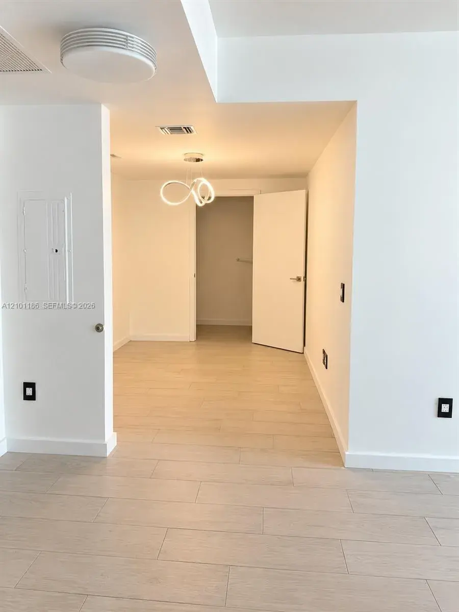 1080 Brickell Ave # 1606, Miami FL 33131