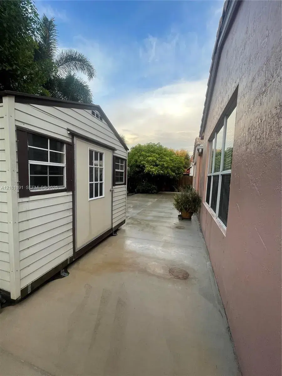 16125 SW 62nd Ter, Miami FL 33193