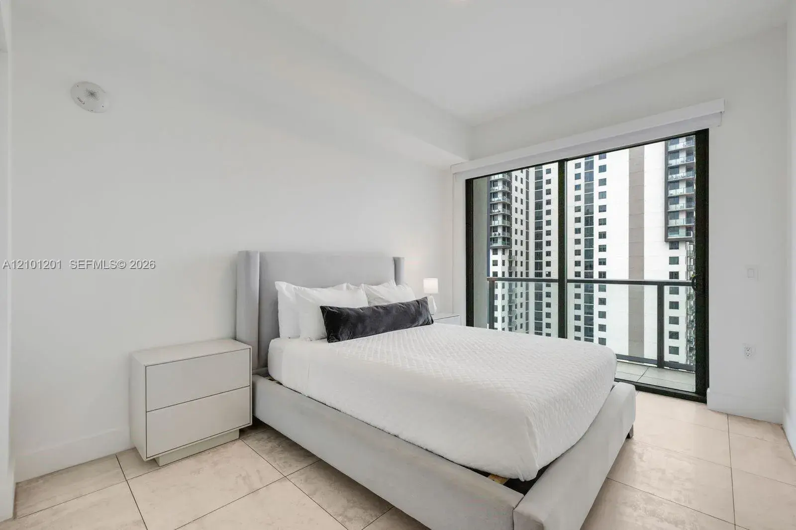239 SW 9th St # 1801, Miami FL 33130