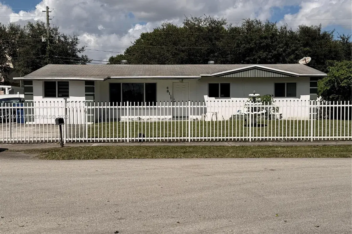 4811 NW 181st Ter, Miami Gardens FL 33055