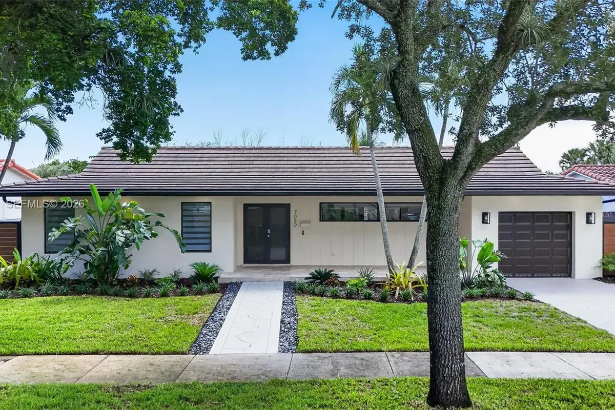 7020 Bamboo St, Miami Lakes FL 33014