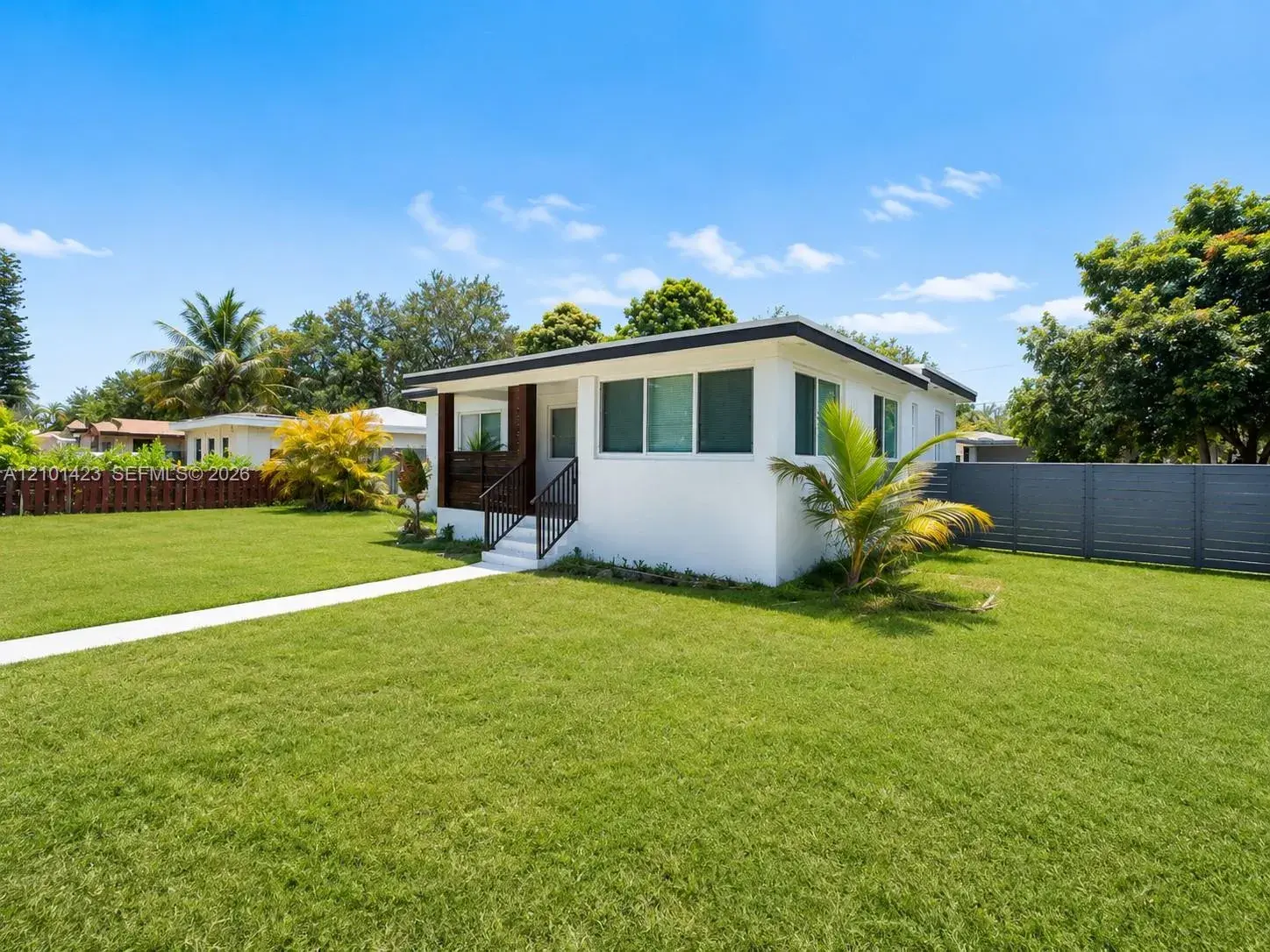 1800 NE 154th St, North Miami Beach FL 33162