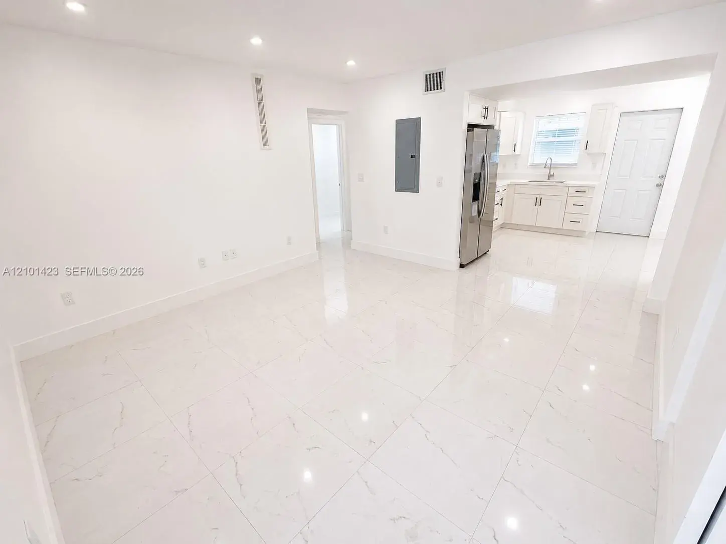 1800 NE 154th St, North Miami Beach FL 33162