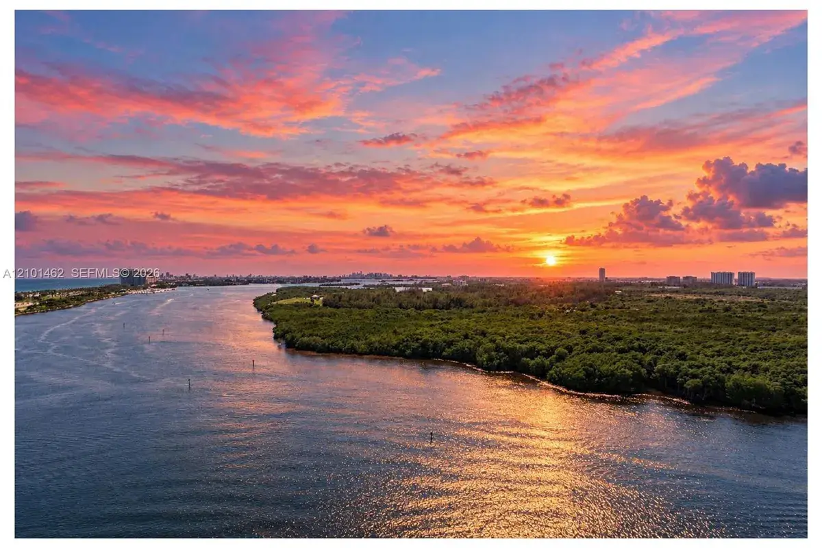 500 Bayview Dr, Sunny Isles Beach FL 33160