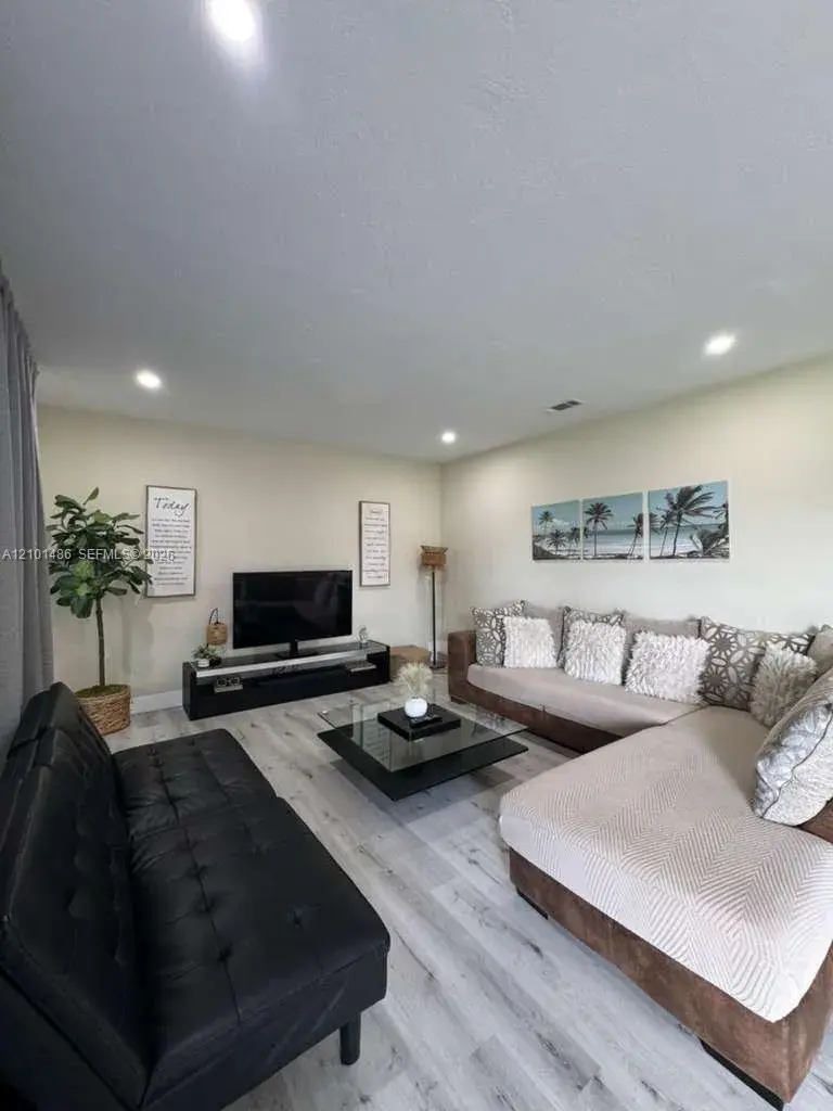 821 NW 173rd Ter, Miami Gardens FL 33169