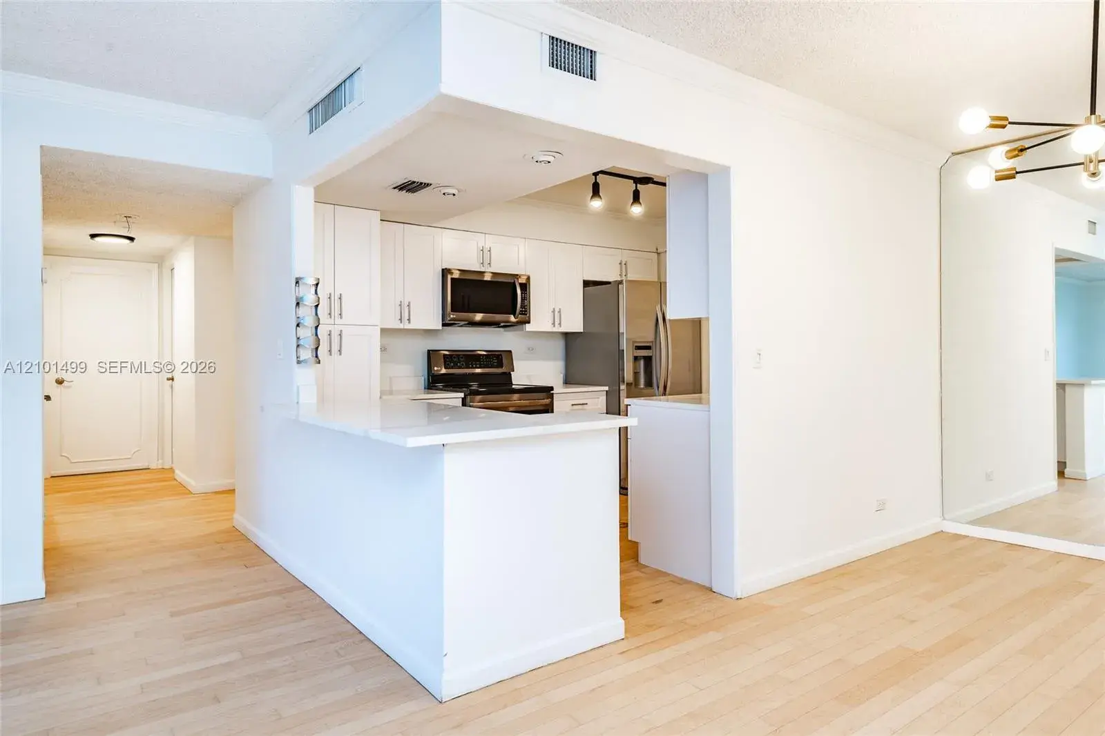800 NE 195th St # 408, Miami FL 33179
