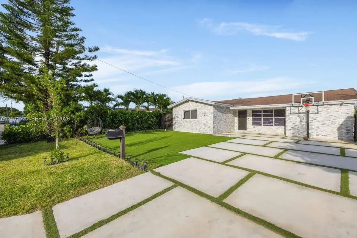 2340 N 66th Ter, Hollywood FL 33024