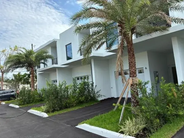 2526 Pierce St # 7, Hollywood FL 33020