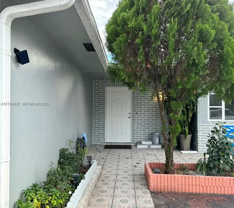 8730 Taft St, Pembroke Pines FL 33024