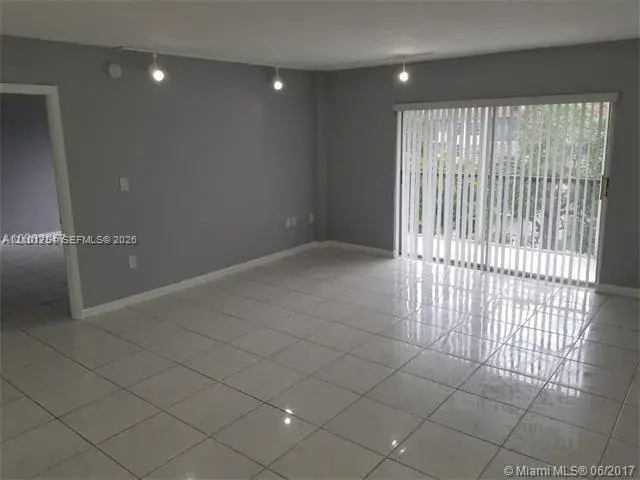 4160 Inverrary Dr # 505, Lauderhill FL 33319