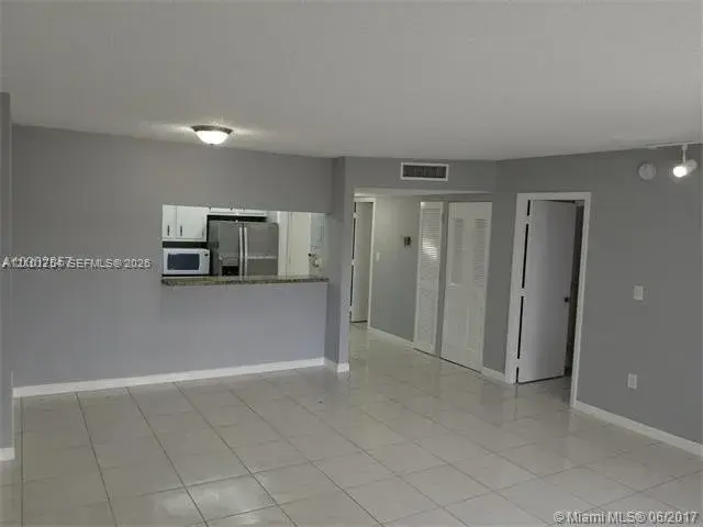 4160 Inverrary Dr # 505, Lauderhill FL 33319