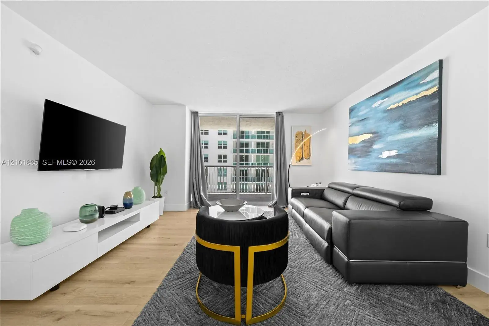 1200 Brickell Bay Dr # 1907, Miami FL 33131