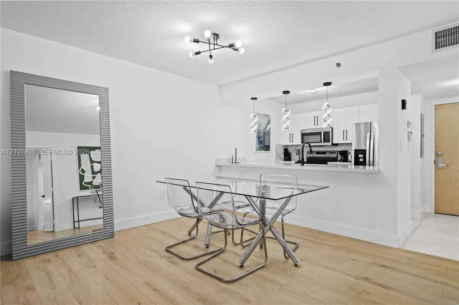 1200 Brickell Bay Dr # 1907, Miami FL 33131