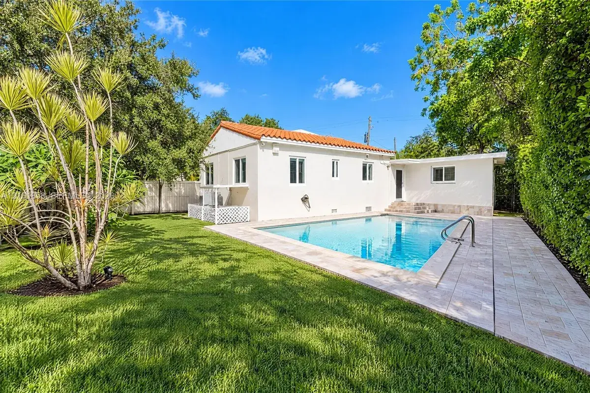 2727 Calusa St, Miami FL 33133
