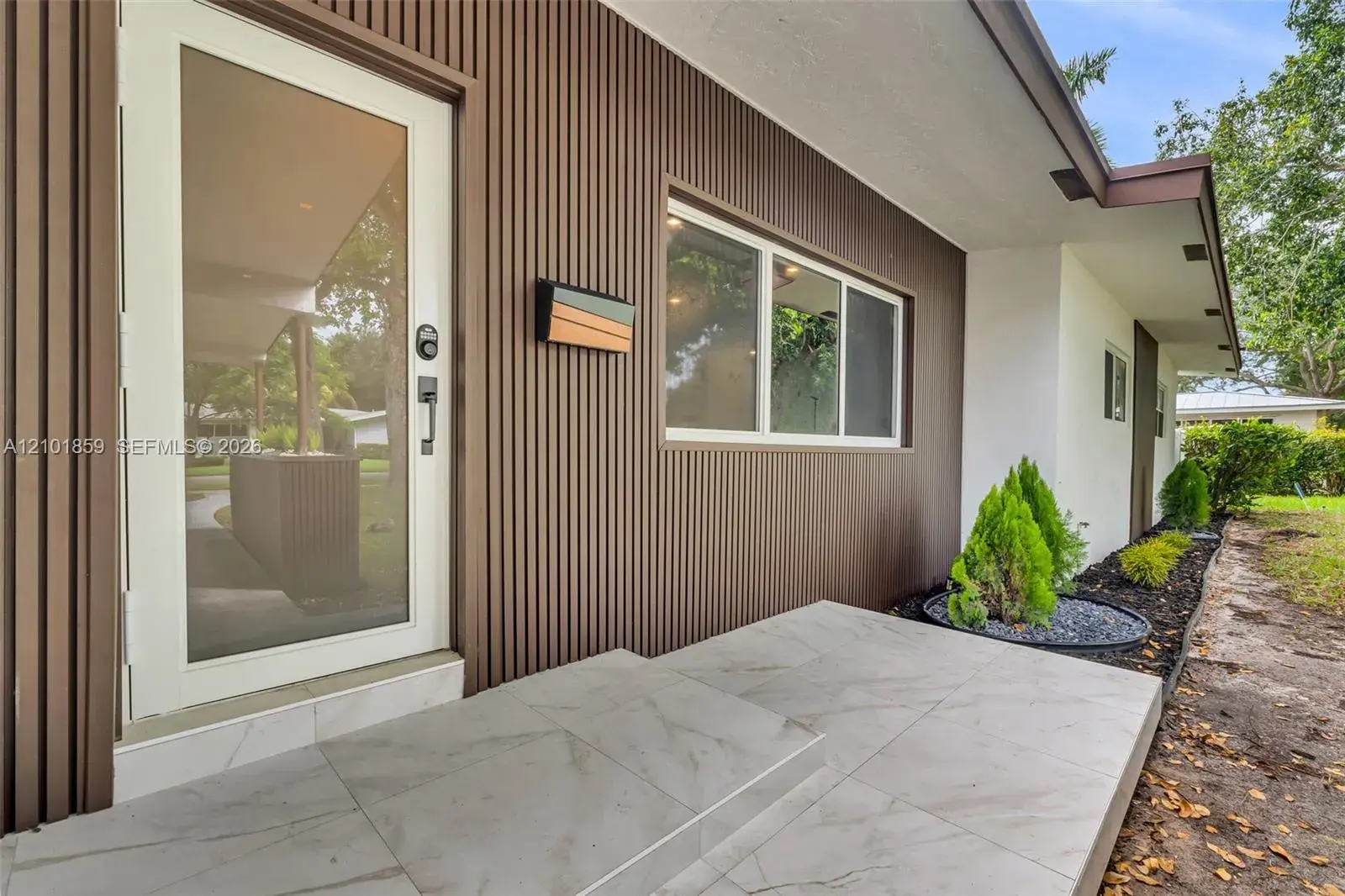 4 bedroom 3 bath Residential for sale at 724 Garden Ct, Plantation FL 33317