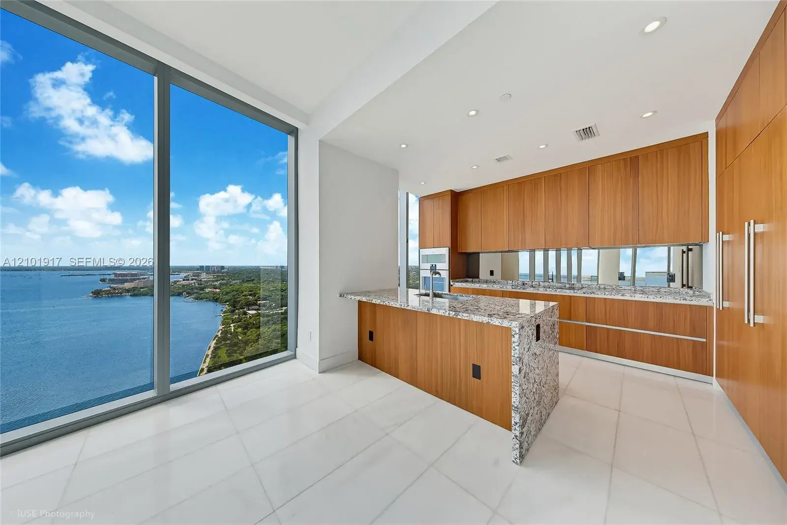 175 SE 25 RD # 3002, Miami FL 33129