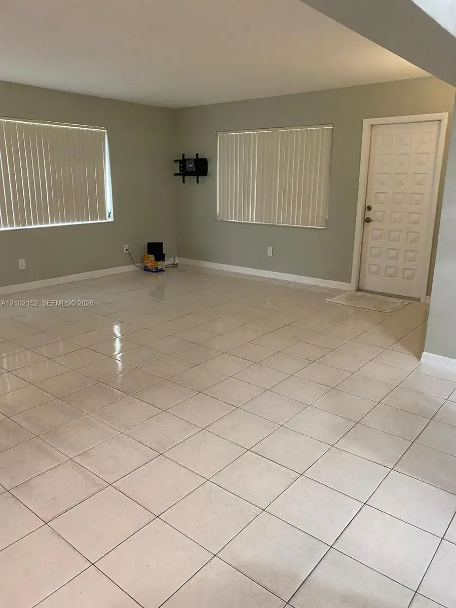 467 W 43rd Pl, Hialeah FL 33012