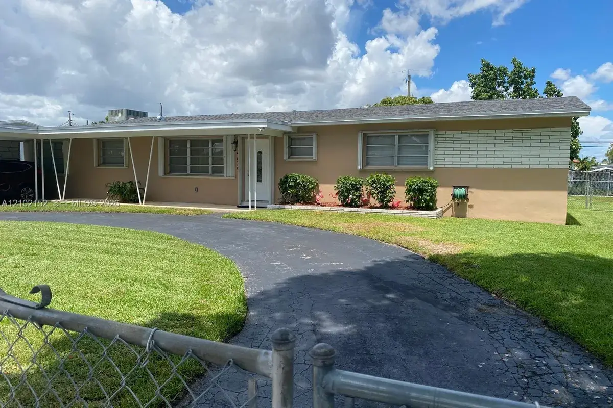 467 W 43rd Pl, Hialeah FL 33012