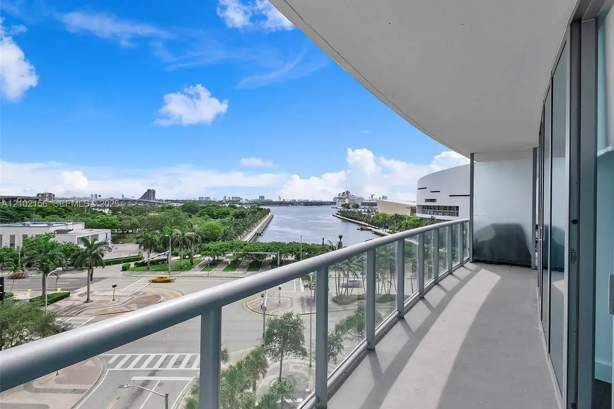 888 Biscayne Blvd # 612, Miami FL 33132